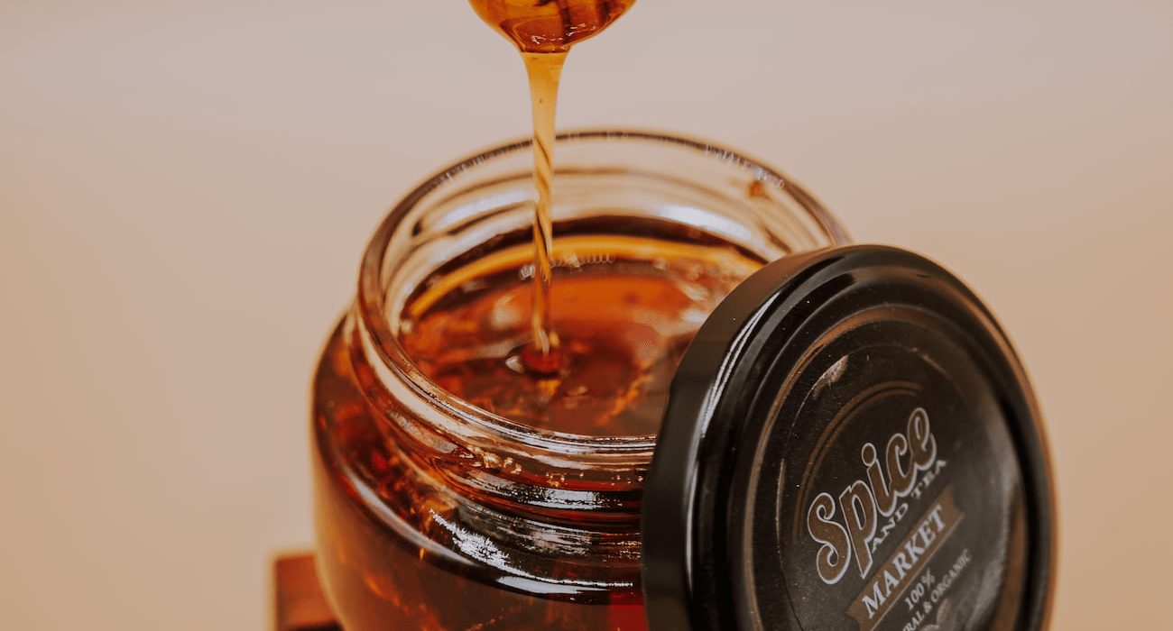 PURE HONEY WITH HONEYCOMB-MIEL PURA CON PANAL